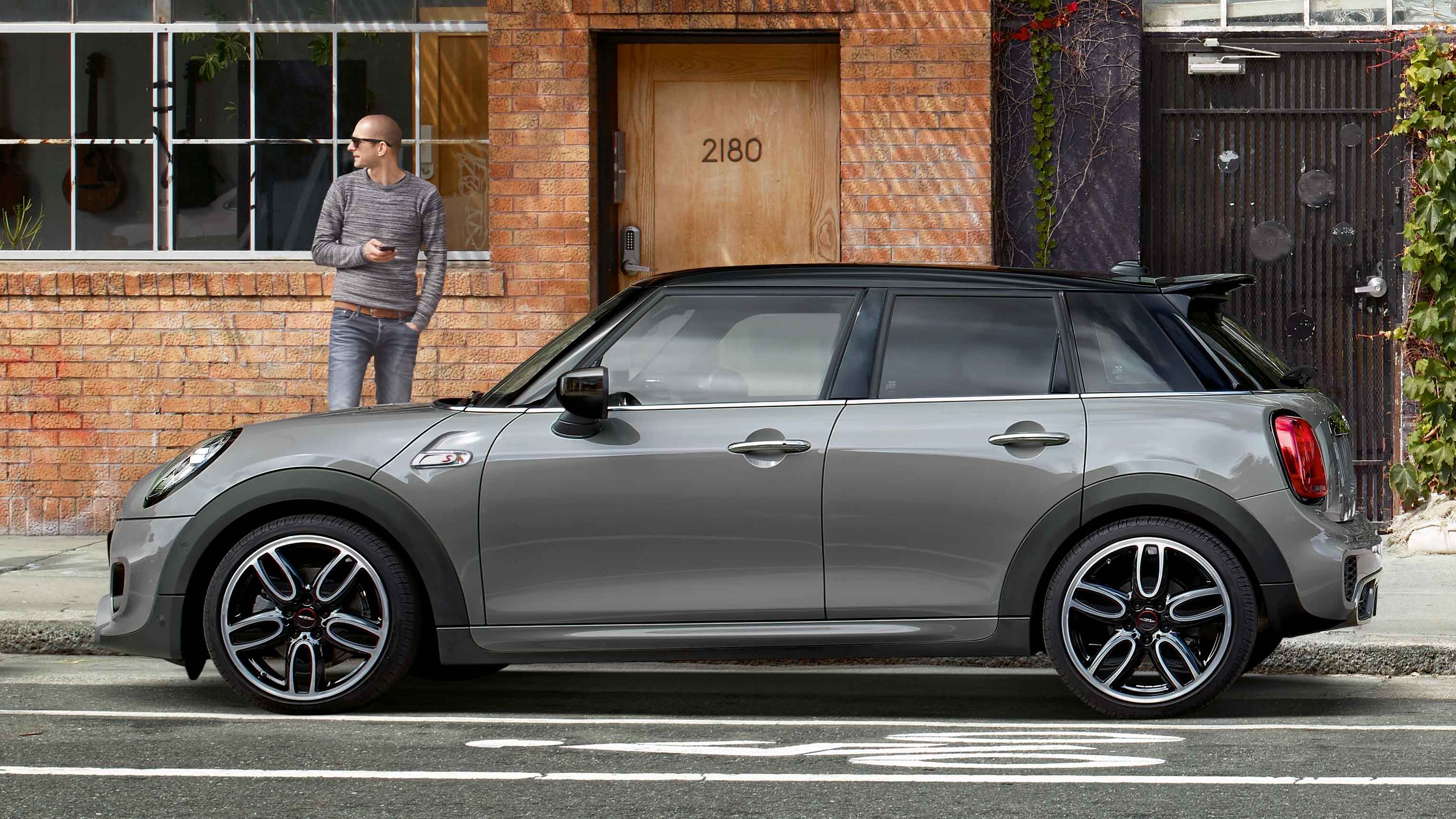 MINI 5-door hatch – side view